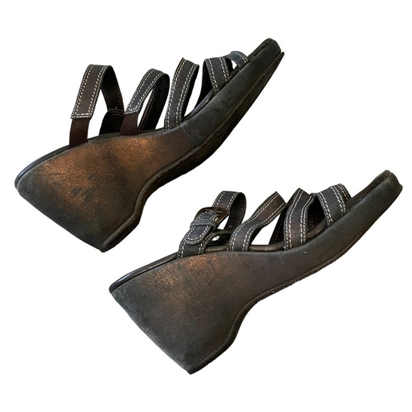 Donald J. Pliner Wedge. Size 7 m - Picture 4 of 7